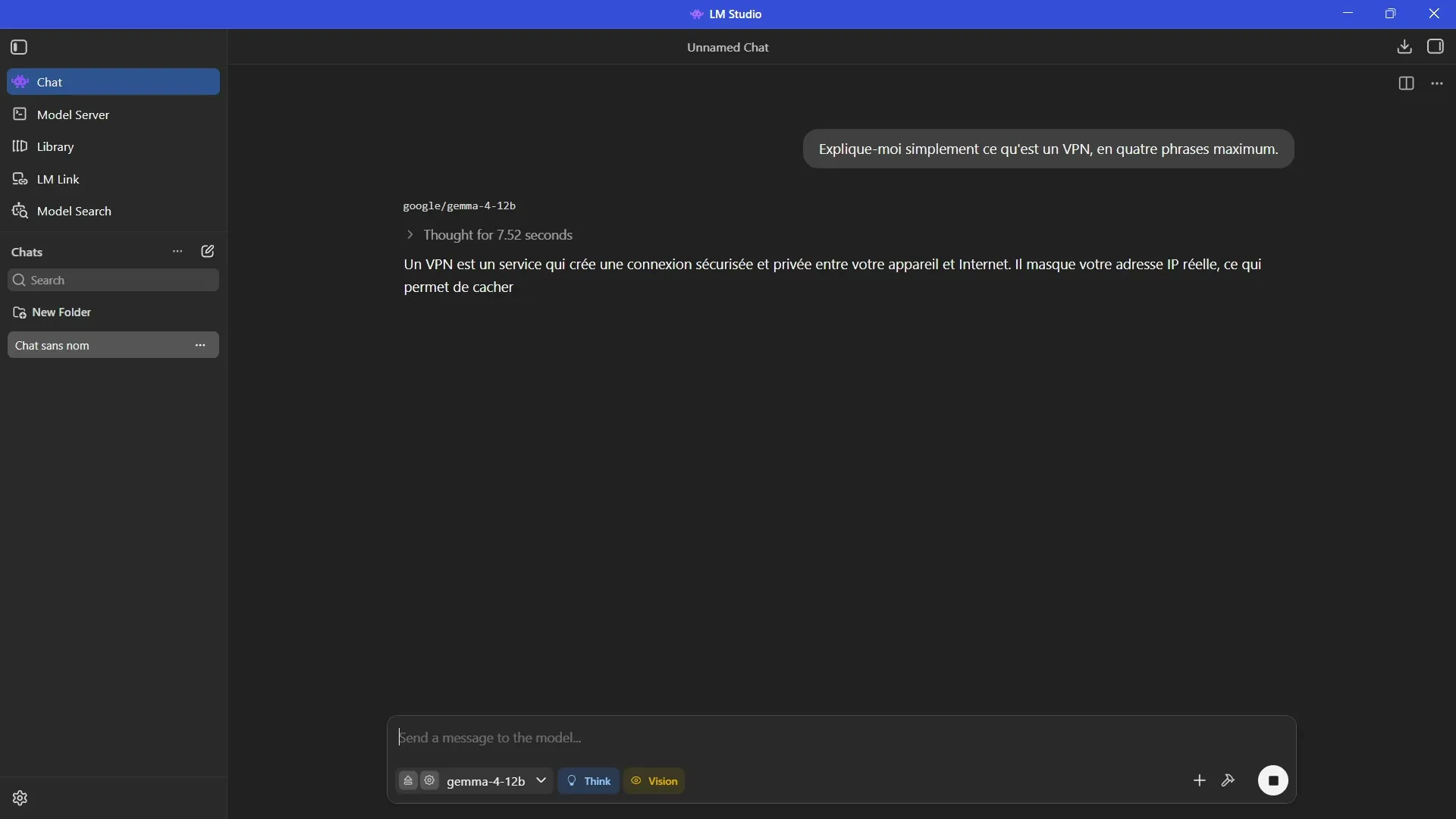 LM Studio affichant la réponse de Gemma 4 12B à la question : explique-moi simplement ce qu'est un VPN